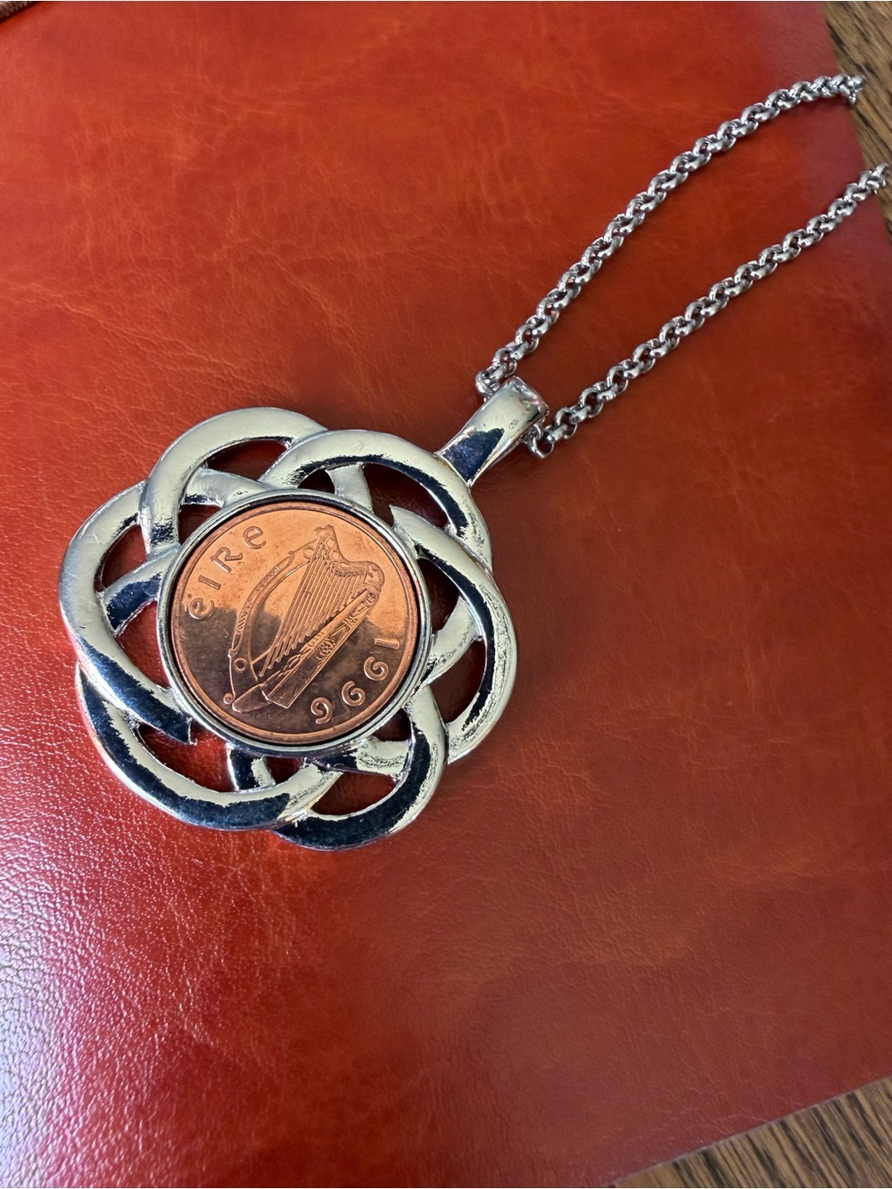 Vintage 1966 Éire Irish Penny Celtic Knot Pendant Necklace
